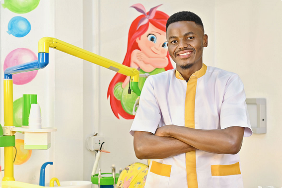 Screenshot 2025 02 03 at 12 34 21 Lequipe de la Clinique dentaire La Couronne Dentiste Yaounde